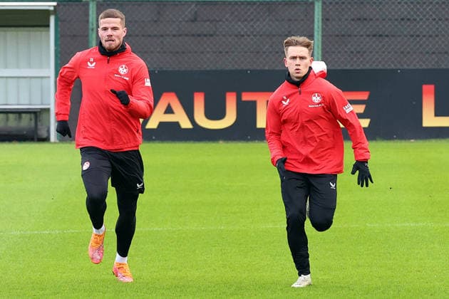 26 11 2025, xrekx, Football 2 Bundesliga, 1 FC Kaiserslautern Training v l Jan Elvedi 1 FC Kaiserslautern Naatan Skyttä Skyttae 1 FC Kaiserslautern DFL DFB REGULATIONS PROHIBIT ANY USE OF PHOTOGRAPHS as IMAGE SEQUENCES and or QUASI VIDEO Kaiserslautern