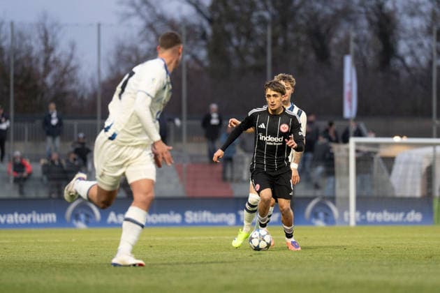 26 11 2025, xhfmx, Football UEFA Youth League, Eintracht Frankfurt Aatalanta Bergamo v l Marco Leandri Atalanta Bergamo , Ebu Bekir Is Eintracht Frankfurt DFL DFB REGULATIONS PROHIBIT ANY USE OF PHOTOGRAPHS as IMAGE SEQUENCES and or QUASI VIDEO Dreieich