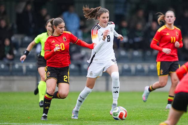 i26 11 2025, xydrx, Football, International match, European Championship Qualification U19 Women, Belgium Germany, Sportschule Wedau Nel Neyrinck BEL 20 in duel against Lotta Wrede GER 8 North Rhine-Westphalia Germany