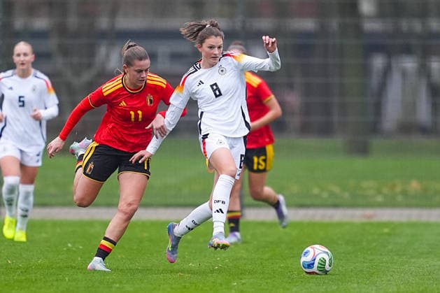 26 11 2025, xydrx, Football, International match, European Championship Qualification U19 Women, Belgium Germany, Sportschule Wedau Clementine Reynebeau BEL 11 in duel against Lotta Wrede GER 8 North Rhine-Westphalia Germany