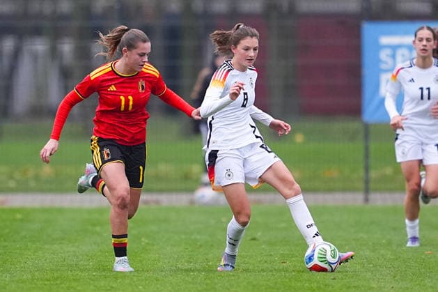 26 11 2025, xydrx, Football, International match, European Championship Qualification U19 Women, Belgium Germany, Sportschule Wedau Clementine Reynebeau BEL 11 in duel against Lotta Wrede GER 8 North Rhine-Westphalia Germany