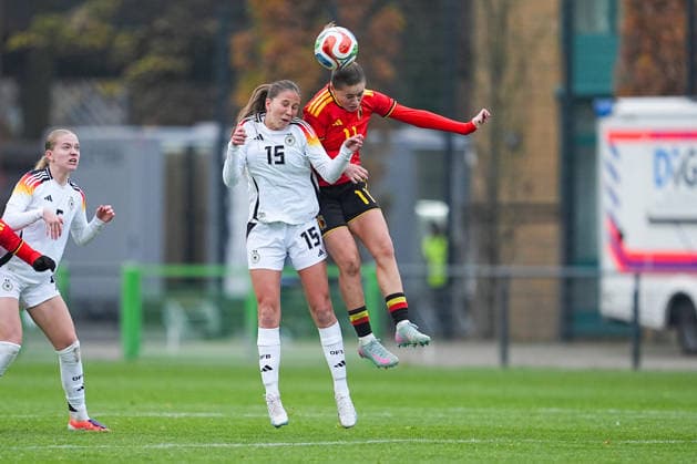 26 11 2025, xydrx, Football, International match, European Championship Qualification U19 Women, Belgium Germany, Sportschule Wedau Maj Schneider GER 15 in duel against Clementine Reynebeau BEL 11 North Rhine-Westphalia Germany
