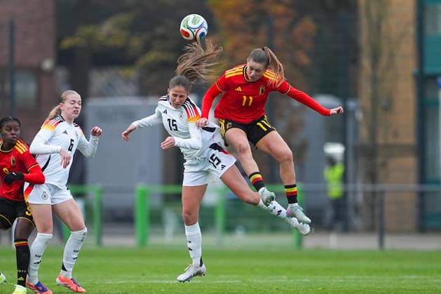 26 11 2025, xydrx, Football, International match, European Championship Qualification U19 Women, Belgium Germany, Sportschule Wedau Maj Schneider GER 15 in duel against Clementine Reynebeau BEL 11 North Rhine-Westphalia Germany