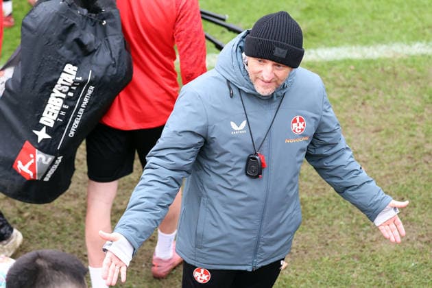 26 11 2025, xrekx, Soccer 2 Bundesliga, 1 FC Kaiserslautern Training v l Torsten Lieberknecht Trainer 1 FC Kaiserslautern DFL DFB REGULATIONS PROHIBIT ANY USE OF PHOTOGRAPHS as IMAGE SEQUENCES and or QUASI VIDEO Kaiserslautern