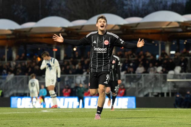 26 11 2025, xhfmx, Football UEFA Youth League, Eintracht Frankfurt Aatalanta Bergamo Alexander Staff Eintracht Frankfurt celebrates the 1 0 against Atalanta Bergamo Goal, Goal, Jubel, Celebration DFL DFB REGULATIONS PROHIBIT ANY USE OF PHOTOGRAPHS as IMAGE SEQUENCES and or QUASI VIDEO Dreieich