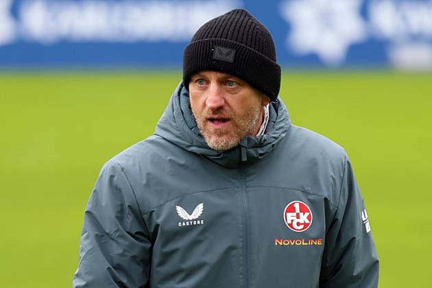 26 11 2025, xrekx, Soccer 2 Bundesliga, 1 FC Kaiserslautern Training v l Torsten Lieberknecht Trainer 1 FC Kaiserslautern DFL DFB REGULATIONS PROHIBIT ANY USE OF PHOTOGRAPHS as IMAGE SEQUENCES and or QUASI VIDEO Kaiserslautern