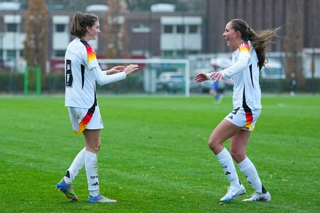 26 11 2025, xydrx, Football, International match, European Championship Qualification U19 Women, Belgium Germany, Sportschule Wedau Goal celebration after the goal to 1 1 for Germany by scorer Lotta Wrede GER 8 together with Maj Schneider GER 15 North Rhine-Westphalia Germany