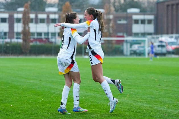 26 11 2025, xydrx, Football, International match, European Championship Qualification U19 Women, Belgium Germany, Sportschule Wedau Goal celebration after the goal to 1 1 for Germany by scorer Lotta Wrede GER 8 together with Maj Schneider GER 15 North Rhine-Westphalia Germany