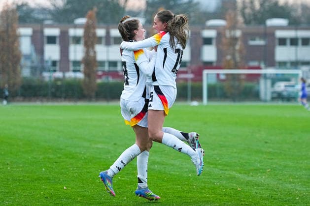 26 11 2025, xydrx, Football, International match, European Championship Qualification U19 Women, Belgium Germany, Sportschule Wedau Goal celebration after the goal to 1 1 for Germany by scorer Lotta Wrede GER 8 together with Maj Schneider GER 15 North Rhine-Westphalia Germany
