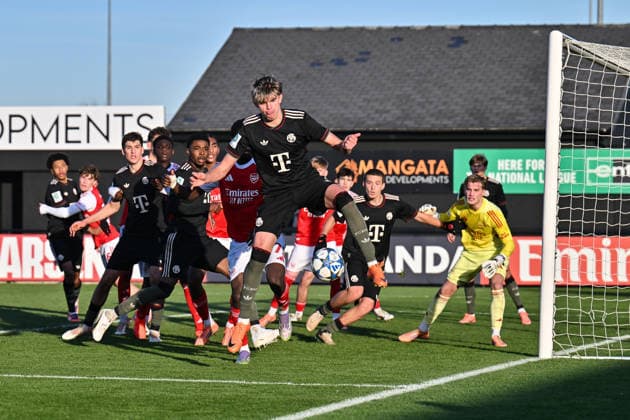 Uefa Youth League Arsenal London FC Bayern Munich 26 11 2025 BOREHAMWOOD, ENGLAND 26 NOVEMBER Goal kick by Guido DELLA ROVERE FC Bayern Munich U19 10 after a corner for Bayern during the league match between Arsenal London U19 and FC Bayern Munich U19 on matchday 5 of the UEFA Youth League at Meadow Park on 26 11 2025 Copyright: xBEAUTIFULxSPORTS Goldbergx