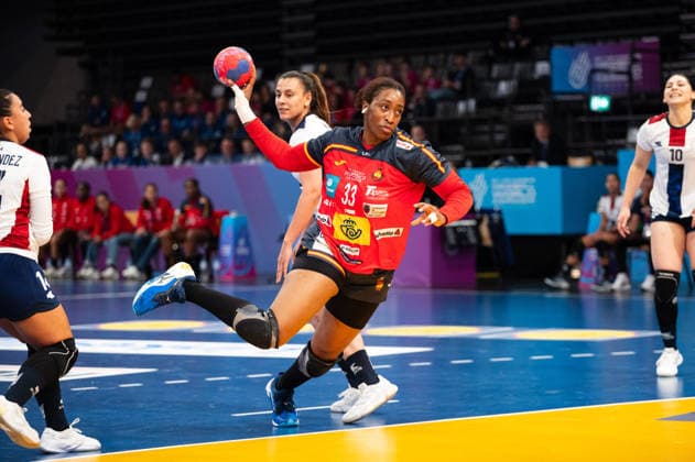 GASSAMA CISSOKHO Kaba (33 Spain) scores during the IHF Women s Handball World Championship, WM, Weltmeisterschaft game between Spain and Paraguay at the SWT Arena in Trier, Germany Copyright: xMartinxPitschx xSPPx Sportspressphoto_SPR65975