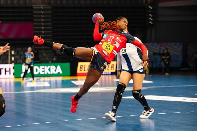SO DELGADO-PINTO Danila Patricia (27 Spain) scores during the IHF Women s Handball World Championship, WM, Weltmeisterschaft game between Spain and Paraguay at the SWT Arena in Trier, Germany Copyright: xMartinxPitschx xSPPx Sportspressphoto_SPR65976