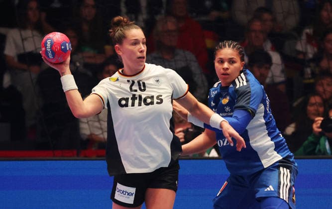 26 11 2025, Germany, Stuttgart, F27th IHF Womens World Championship 2025, Germany vs Iceland, Emily Vogel GER