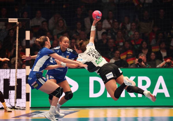 26 11 2025, Germany, Stuttgart, F27th IHF Womens World Championship 2025, Germany vs Iceland, Emily Vogel GER