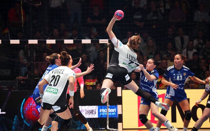 26 11 2025, Germany, Stuttgart, F27th IHF Womens World Championship 2025, Germany vs Iceland, Viola Leuchter GER