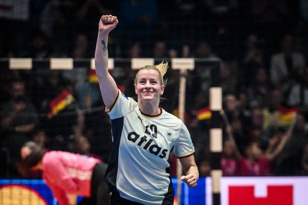 Antje Doell Germany, 29 Cheers, joy, winning pose GER, Germany Iceland, Handball World Championship, preliminary round, group C, 26 11 2025 GER, Germany Iceland, Handball World Championship, preliminary round, group C, 26 11 2025 Stuttgart Copyright: xSandyxDinkelackerx EP_SDR