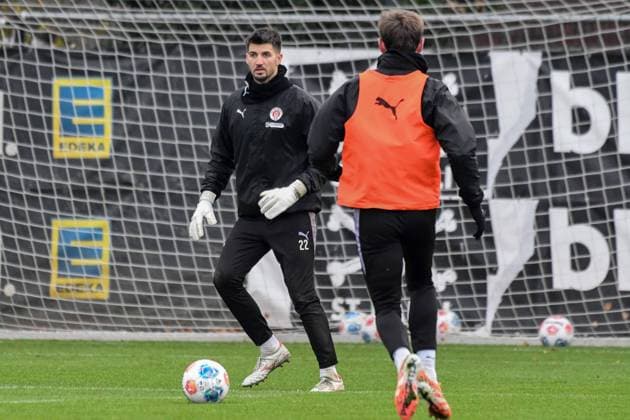 Nikola Vasilj Connor Metcalfe Pauli Germany , Hamburg , Training ground at Kollaustrasse , Football , 1 Bundesliga , Training of FC St Pauli