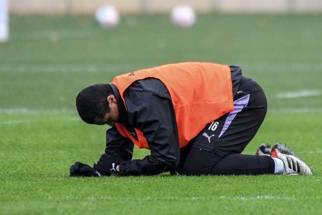 Joel Chima Fujita Pauli on the ground Germany , Hamburg , Training ground at Kollaustrasse , Football , 1 Bundesliga , Training of FC St Pauli