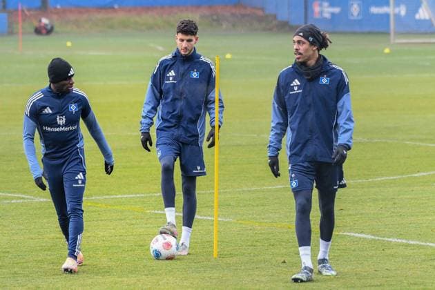 Jean Luc Dompe Daniel Elfadli Yussuf Poulsen HSV recovery training after injury on the ball Germany , Hamburg , Volksparkstadion , Football , 1 Bundesliga , Training of Hamburger SV