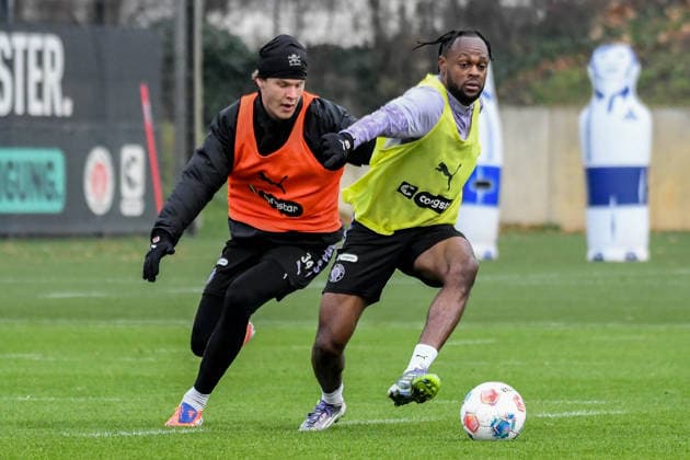 Jannik Robatsch Ricky Jade Jones Pauli Germany , Hamburg , Training ground at Kollaustrasse , Football , 1 Bundesliga , Training of FC St Pauli