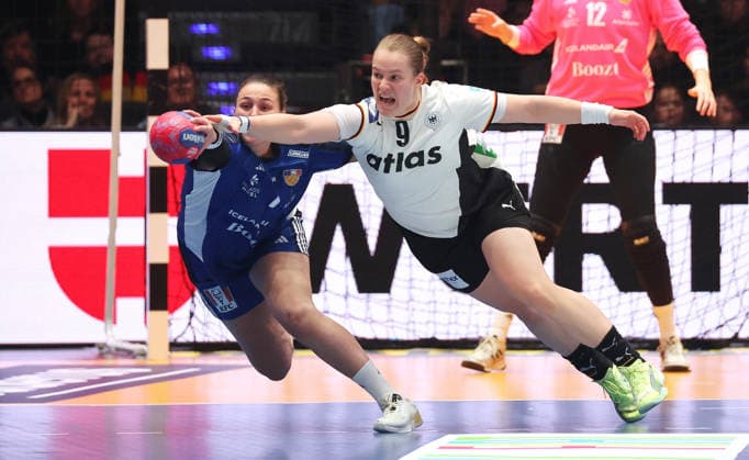 26 11 2025, Germany, Stuttgart, F27th IHF Womens World Championship 2025, Germany vs Iceland, v l Diana Magnusdottir ISL , Lisa Antl GER