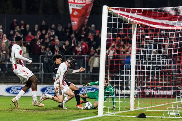 KOELN, GERMANY - NOVEMBER 26: Julius Emefile (FC Midtjylland, 18) scores the 0:1 goal during the UEFA Youth League match between 1. FC Koeln vs. FC Midtjylland at Franz-Kremer-Stadion on round 3 of the UEFA Youth League on November 26, 2025 in Koeln, Germany. North Rhine Westphalia Germany Copyright: xBEAUTIFULxSPORTS Wunderlx