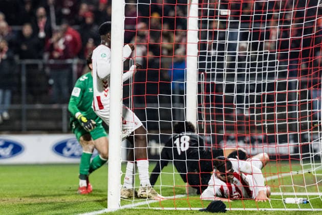 KOELN, GERMANY - NOVEMBER 26: Julius Emefile (FC Midtjylland, 18) scores the 0:1 goal during the UEFA Youth League match between 1. FC Koeln vs. FC Midtjylland at Franz-Kremer-Stadion on round 3 of the UEFA Youth League on November 26, 2025 in Koeln, Germany. North Rhine Westphalia Germany Copyright: xBEAUTIFULxSPORTS Wunderlx