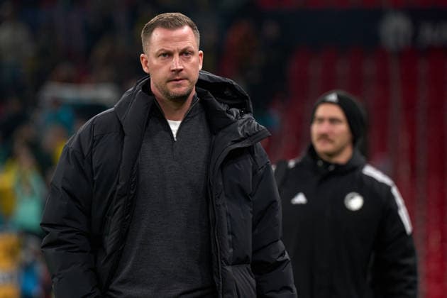 Jacob Neestrup, Head Coach of FC Copenhagen enters the pitch for the Champions League match between FC Copenhagen and FC Kairat at Parken on November 26, 2025 in Copenhagen, Denmark (Photo by Camilla Stolen Imago) Copenhagen Denmark Copyright: xCamillaxStolenx L1093714