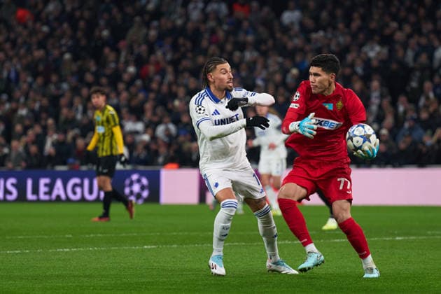 Jordan Larsson of FC Copenhagen press against Temirlan Anarbekov of FC Kairat during the Champions League match between FC Copenhagen and FC Kairat at Parken on November 26, 2025 in Copenhagen, Denmark (Photo by Camilla Stolen Imago) Copenhagen Denmark Copyright: xCamillaxStolenx L1093765 1
