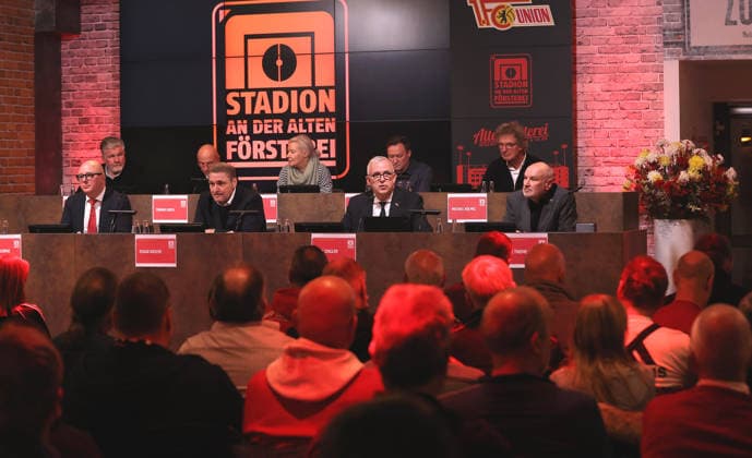 front from l Thomas Stäpke, Oskar Kosche Board of Directors , President Dirk Zingler, Dirk Thieme Chairman of the Board Annual General Meeting of An der Alten Försterei Stadionbetriebs AG Sport Football Soccer Bundesliga Men DFL Season 2025 2026 26 11 2025 1 FC Union Berlin FCU