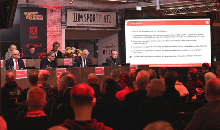 front from l Thomas Stäpke, Oskar Kosche Board of Directors , President Dirk Zingler, Dirk Thieme Chairman of the Board Annual General Meeting of An der Alten Försterei Stadionbetriebs AG Sport Football Soccer Bundesliga Men DFL Season 2025 2026 26 11 2025 1 FC Union Berlin FCU