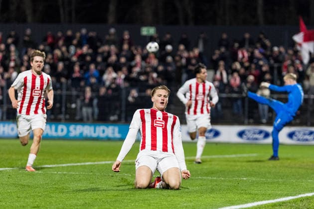 KOELN, GERMANY - NOVEMBER 26: Fynn Schenten (1. FC Koeln, 9) celebrates scoring the 1:1 goal during the UEFA Youth League match between 1. FC Koeln vs. FC Midtjylland at Franz-Kremer-Stadion on round 3 of the UEFA Youth League on November 26, 2025 in Koeln, Germany. North Rhine Westphalia Germany Copyright: xBEAUTIFULxSPORTS Wunderlx