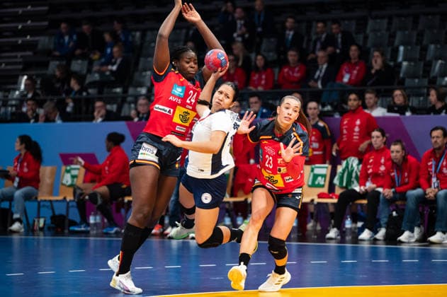* during the IHF Women s Handball World Championship, WM, Weltmeisterschaft game between Spain and Paraguay at the SWT Arena in Trier, Germany Copyright: xMartinxPitschx xSPPx Sportspressphoto_SPR65983