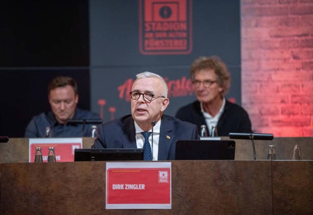 Soccer, Men, Season 2025 2026, 1 Bundesliga, 1 FC Union Berlin, 14 Annual General Meeting of An der Alten Försterei Stadionbetriebs AG, in front Dirk Zingler, Head of the Supervisory Board of Stadionbetriebs AG and President of e V , in the back from left Holger Keye Tinko, Supervisory Board of Stadionbetriebs AG , Michael Kölmel Supervisory Board of Stadionbetriebs AG , 26 11 2025, Copyright: xMatthiasxKochx