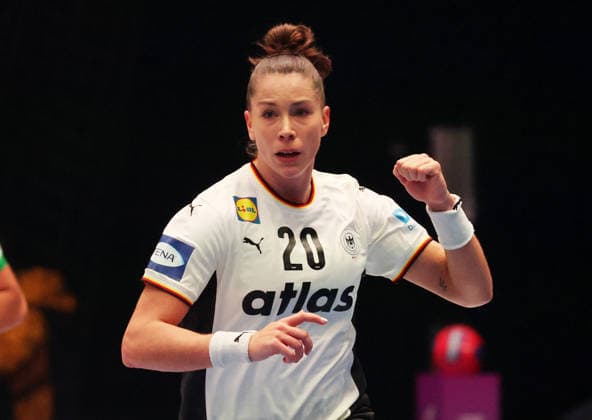 26 11 2025, Germany, Stuttgart, F27th IHF Womens World Championship 2025, Germany vs Iceland, Emily Vogel GER
