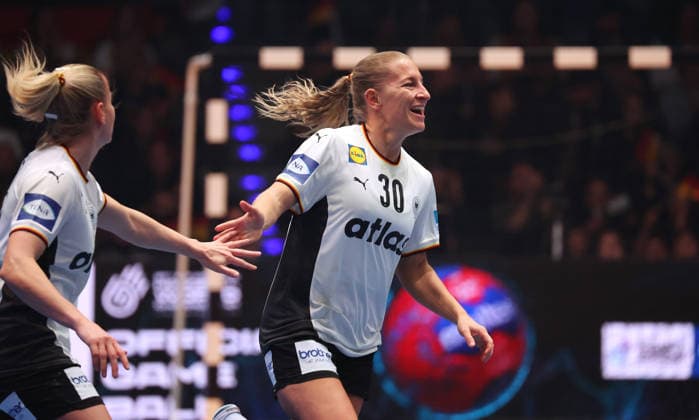 26 11 2025, Germany, Stuttgart, F27th IHF Womens World Championship 2025, Germany vs Iceland, Jenny Behrend GER