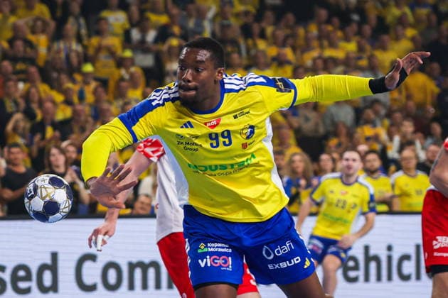 Kielce 26.11.2025. Pilka reczna liga mistrzow sezon 2025 2026 kolejka 10 mecz : Industria Kielce - Dynamo Bukareszt --- Handball EHF Champions League season 2025 2026 match : Industria Kielce - Dinamo Bucuresti nz dylan nahi Fot. Igor Jakubowski Arena Akcji NEWSPIX.PL --- newspix.pl 