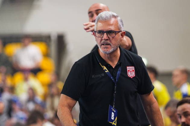 Kielce 26.11.2025. Pilka reczna liga mistrzow sezon 2025 2026 kolejka 10 mecz : Industria Kielce - Dynamo Bukareszt --- Handball EHF Champions League season 2025 2026 match : Industria Kielce - Dinamo Bucuresti nz trener Fot. Igor Jakubowski Arena Akcji NEWSPIX.PL --- newspix.pl 