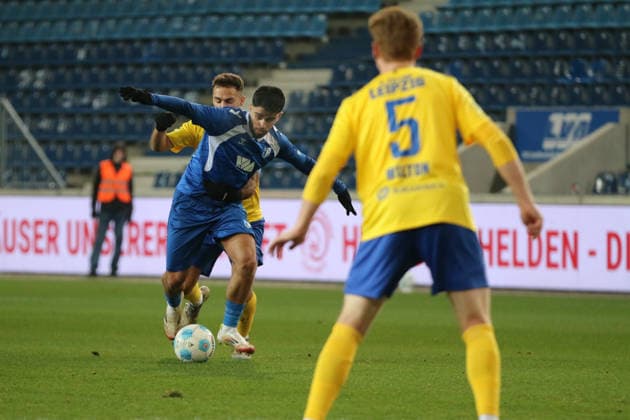 26 11 2025 Soccer Men 2025 2026 Regionalliga Nordost 17 Matchday 1 FC Magdeburg 1 FC Lokomotive Leipzig Avnet Arena Magdeburg Farid Abderrahmane LOK, yellow in duel with Abu Bekir El Zein FCM, blue Magdeburg Saxony Anhalt Germany