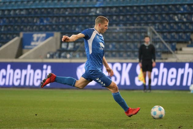 26 11 2025 Soccer Men 2025 2026 Regionalliga Nordost 17 Matchday 1 FC Magdeburg 1 FC Lokomotive Leipzig Avnet Arena Magdeburg Robert Leipertz FCM, blue at the shot Magdeburg Saxony Anhalt Germany