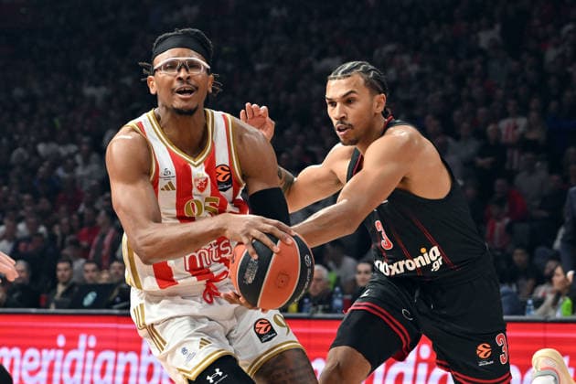 CRVENA ZVEZDA vs OLYMPIACOS CHIMA MONEKE, basketball player of Crvena Zvezda, during Euroleague match against Olympiacos, and TYSON WARD, at Belgrade Arena. Belgrade, 26.11.2025 photo: MN Press photo BASKETBALL, EUROLEAGUE, CRVENA ZVEZDA, OLYMPIACOS Belgrade Belgrade Arena Serbia Copyright: xMarkoxMetlasx xMNxPressx