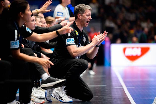 Handball, Womens World Championship, Group C Germany Iceland Coach Markus Gaugisch Germany Stuttgart Porsche Arena Baden Württemberg Germany