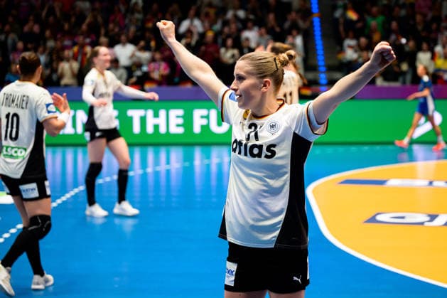 Handball, Womens World Championship, Group C Germany Iceland Alexia Hauf Germany Jubel Freude Emotion Stuttgart Porsche Arena Baden Württemberg Germany