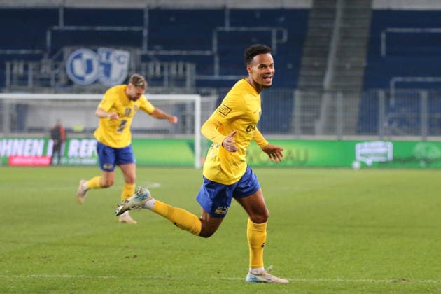 26 11 2025 Soccer Men 2025 2026 Regionalliga Nordost 17 Matchday 1 FC Magdeburg 1 FC Lokomotive Leipzig Avnet Arena Magdeburg Cheers from Ayodele Adetula LOK, yellow after his goal for 0 3 Magdeburg Saxony Anhalt Germany