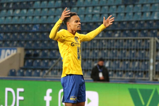 26 11 2025 Soccer Men 2025 2026 Regionalliga Nordost 17 Matchday 1 FC Magdeburg 1 FC Lokomotive Leipzig Avnet Arena Magdeburg Cheers from Ayodele Adetula LOK, yellow after his goal for 0 3 Magdeburg Saxony Anhalt Germany