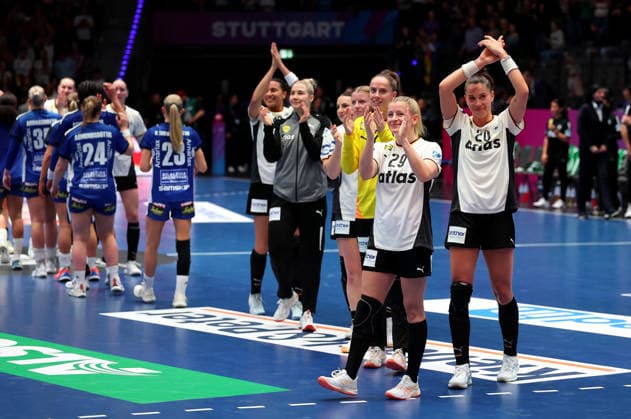 26 11 2025, Germany, Stuttgart, F27th IHF Womens World Championship 2025, Germany vs Iceland, cheering, final cheer GER