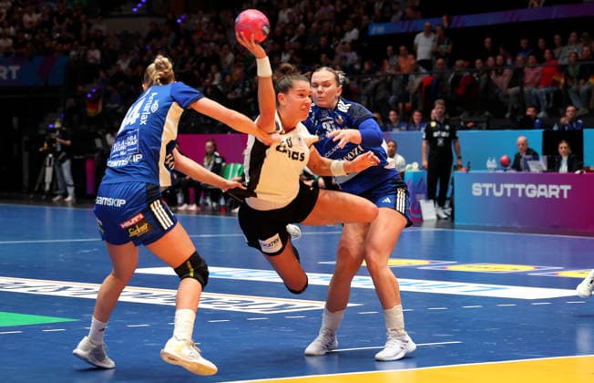 26 11 2025, Germany, Stuttgart, F27th IHF Womens World Championship 2025, Germany vs Iceland, Emily Vogel GER