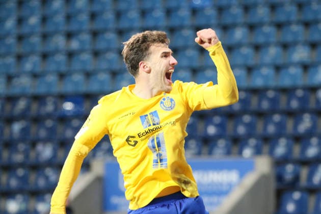 26 11 2025 Soccer Men 2025 2026 Regionalliga Nordost 17 Matchday 1 FC Magdeburg 1 FC Lokomotive Leipzig Avnet Arena Magdeburg Goal celebration of Jonas Arcalean LOK, yellow after his goal for 0 4 Magdeburg Saxony Anhalt Germany
