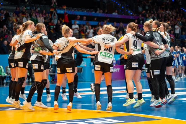 Handball I Women I World Championship I Preliminary round I 1 Matchday I Germany Iceland I 26 11 2025 Germany celebrates after victory Stuttgart Porsche Arena Baden Württemberg Germany Copyright: xLobeca MaxxPetershansx