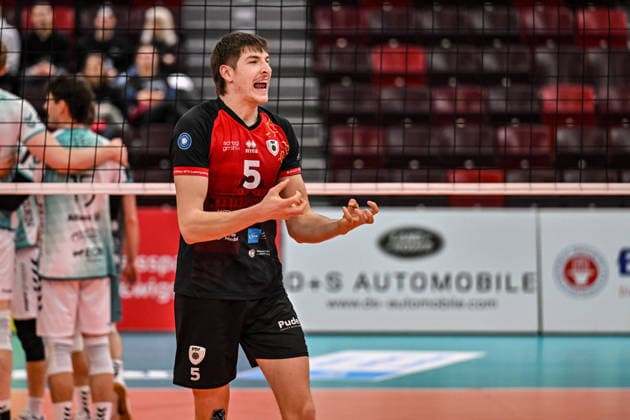 DVV Pokal MTV Ludwigsburg SWD powervolleys Dueren 26 11 2025 DVV Pokal, Volleyball, 1 Bundesliga, Men, Season 2025 26, Quarterfinals, Barock Volleys MTV Ludwigsburg in Red Black vs SWD powervolleys Dueren in White Green , Jan Huber Copyright: xBEAUTIFULxSPORTS TomxBlochx
